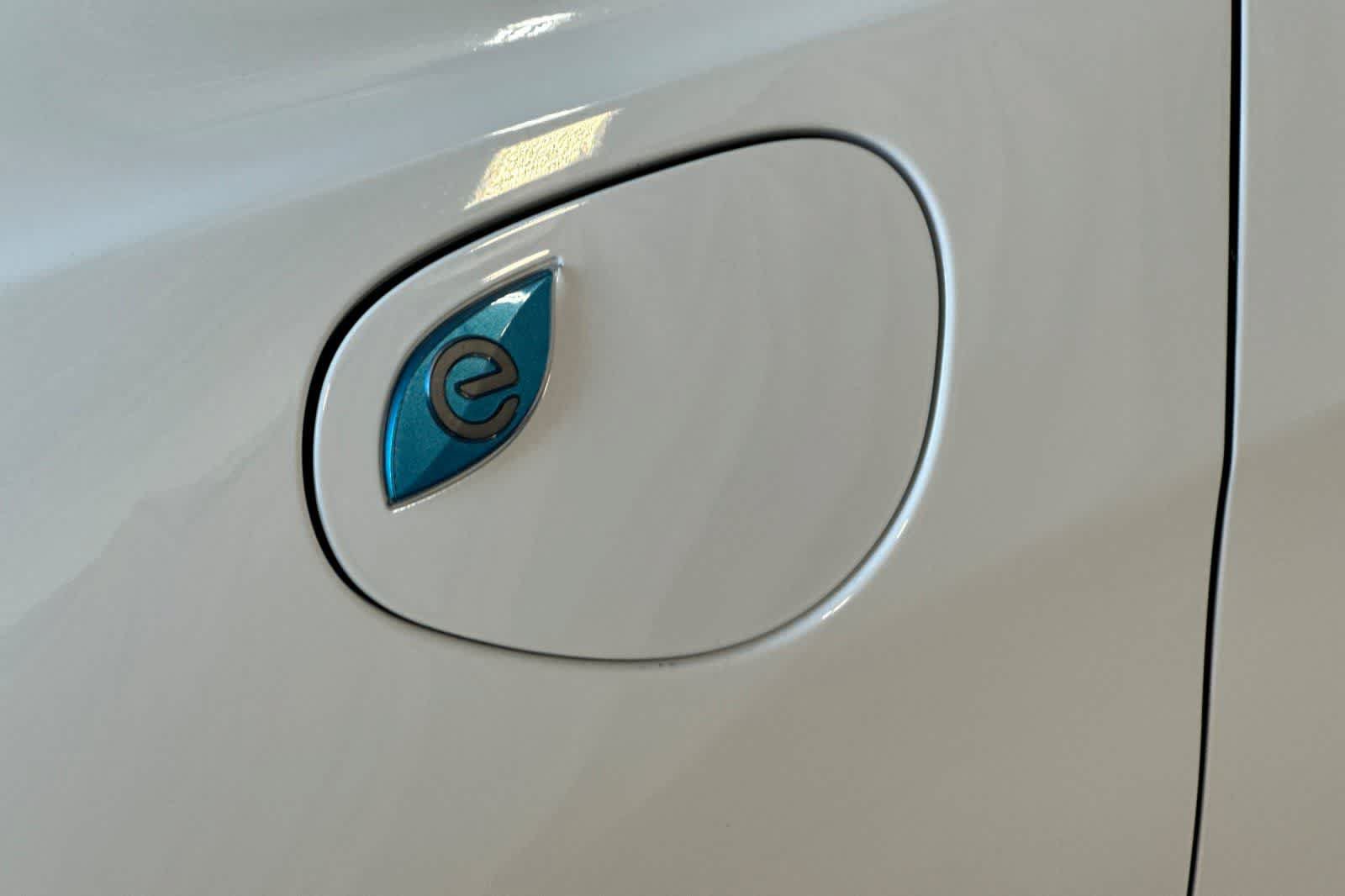 Used 2024 Chrysler Pacifica Limited FWD image 23