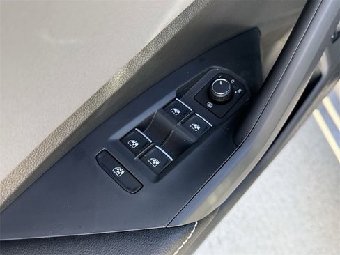 New 2026 Volkswagen Jetta SE image 11