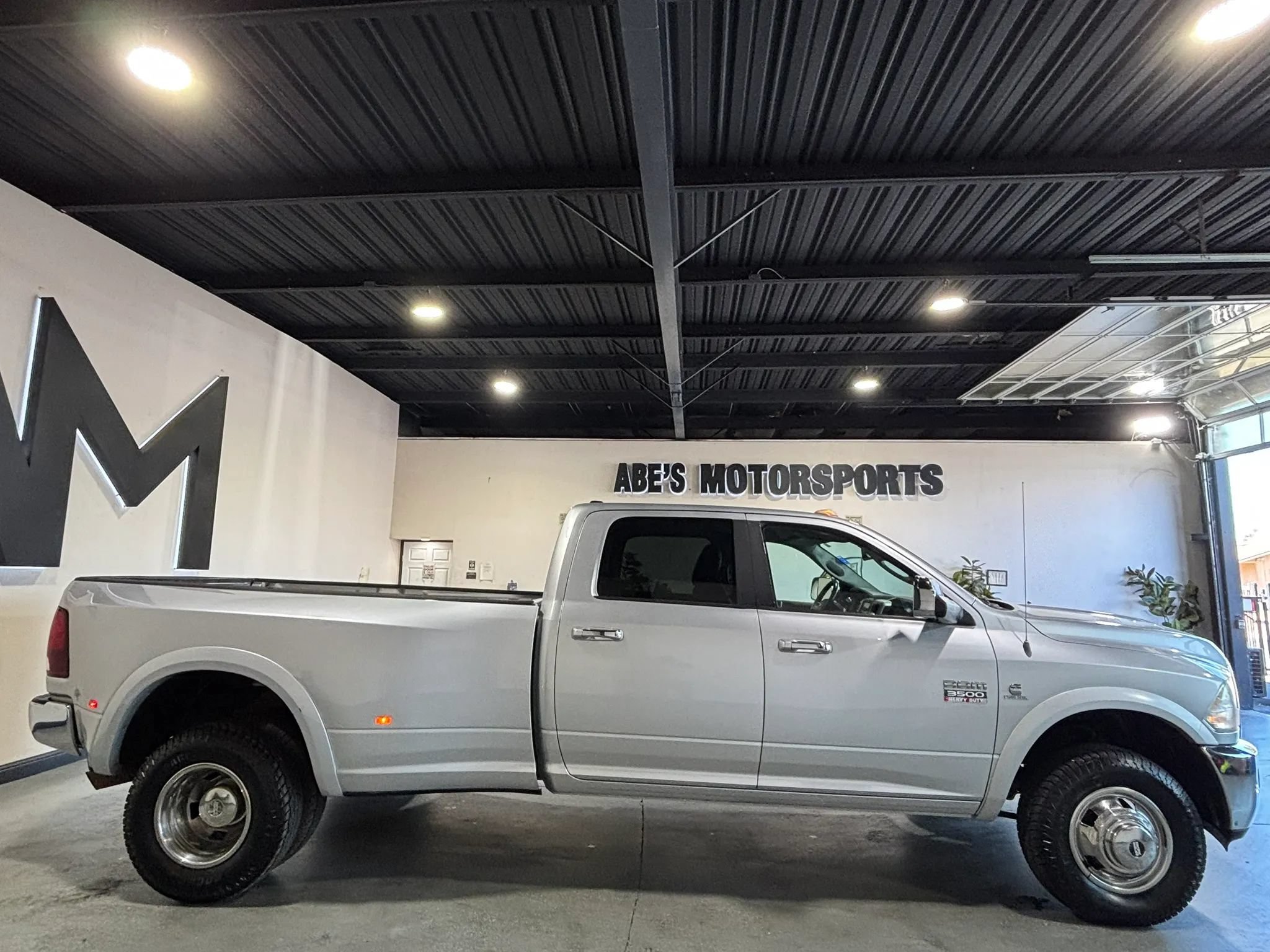 Used 2010 Dodge Ram 3500 Truck Laramie w/ Cold Weather Group AWD/4WD image 4