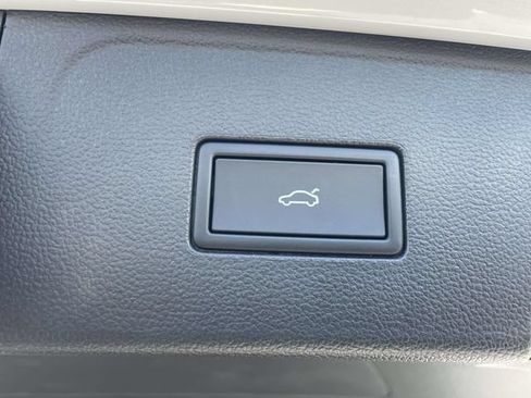 Certified 2026 Volkswagen Atlas Peak Edition AWD/4WD image 10