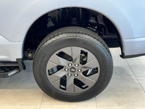Used 2022 Ford F150 Lightning Lariat AWD/4WD image 41