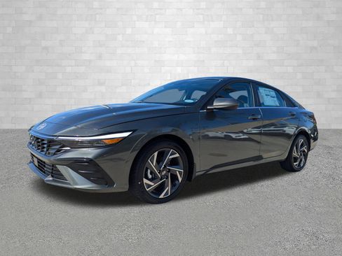 Certified 2025 Hyundai Elantra SEL image 5