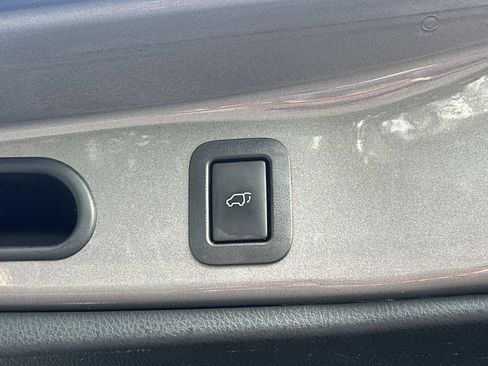 Used 2016 Toyota Highlander XLE FWD image 12