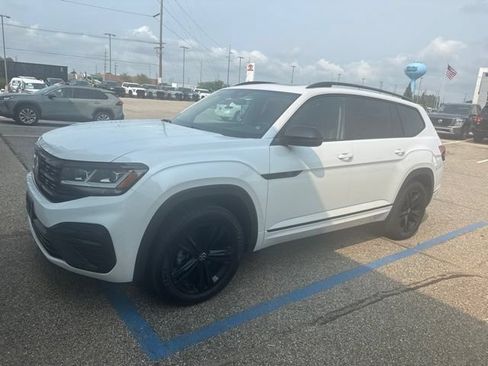 Used 2023 Volkswagen Atlas SEL R-Line AWD/4WD image 9