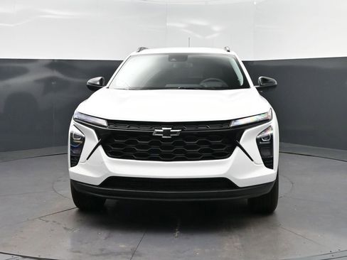 New 2026 Chevrolet Trax LT w/ Driver Confidence Package FWD image 10