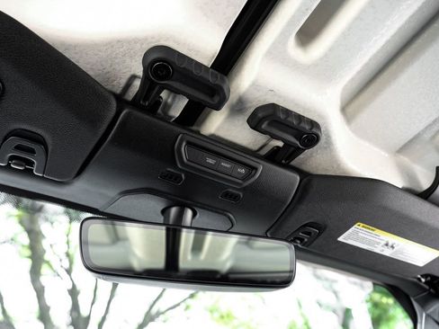 Used 2022 Jeep Gladiator Sport image 38