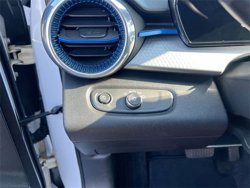 Used 2024 Chevrolet Trax LT w/ Driver Confidence Package image 17