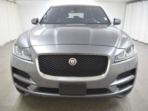 Used 2017 Jaguar F-PACE Premium image 2