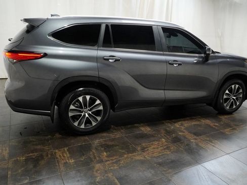 Certified 2023 Toyota Highlander L image 4