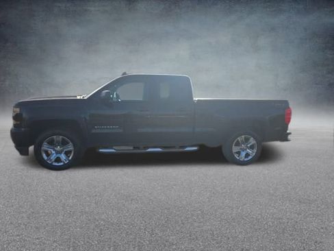 Used 2018 Chevrolet Silverado 1500 Custom w/ Custom Value Package image 8