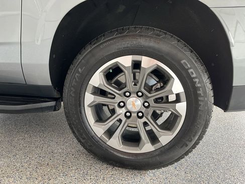 Used 2025 Chevrolet Suburban LT w/ Comfort Package image 39