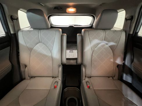Certified 2022 Toyota Highlander Platinum image 27