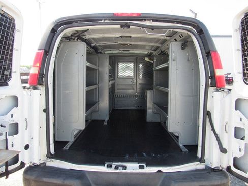 Used 2015 Chevrolet Express 2500 RWD image 22
