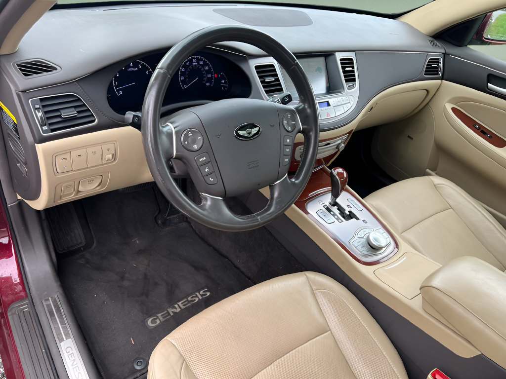Used 2013 Hyundai Genesis 3.8 w/ Premium Pkg RWD image 20
