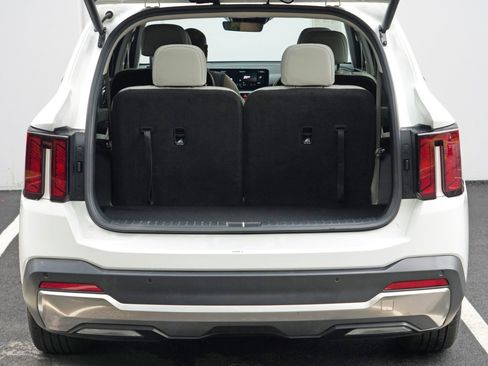 Used 2025 Kia Sorento EX w/ EX Panoramic Sunroof Package FWD image 9