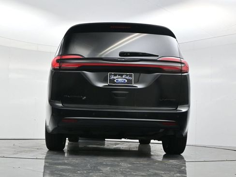 Used 2025 Chrysler Pacifica Limited FWD image 45
