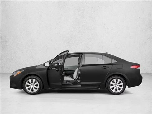 Used 2024 Toyota Corolla LE image 4