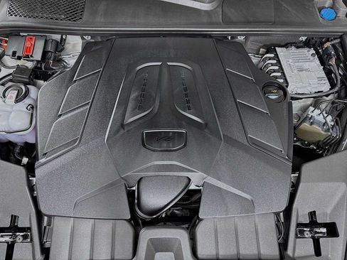 Certified 2025 Porsche Cayenne Coupe AWD/4WD image 30