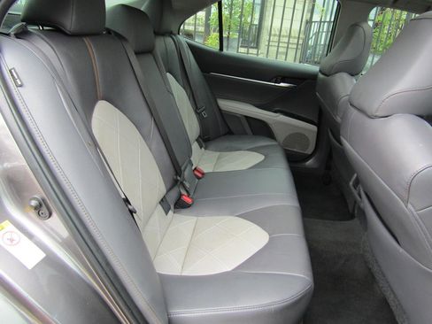 Used 2018 Toyota Camry XLE w/ Audio Package FWD image 13