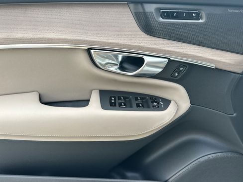 New 2026 Volvo XC90 B6 Plus image 9