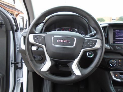 Used 2024 GMC Terrain SLE image 15