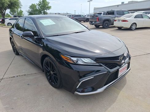 Used 2022 Toyota Camry XSE FWD image 8