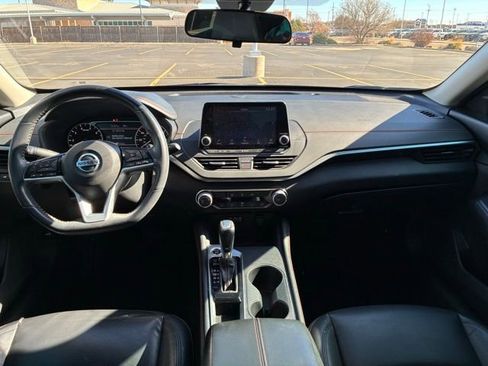 Used 2017 Nissan Maxima Platinum w/ Interior Lighting Package image 15