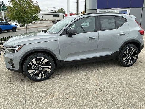 New 2026 Volvo XC40 B5 Plus w/ Climate Package AWD/4WD image 11