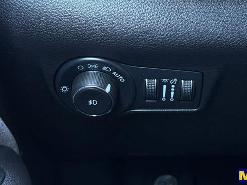 Used 2023 Jeep Compass Latitude w/ Sun and Sound Group image 32