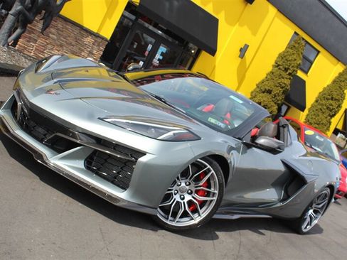 Used 2023 Chevrolet Corvette Z06 RWD image 3