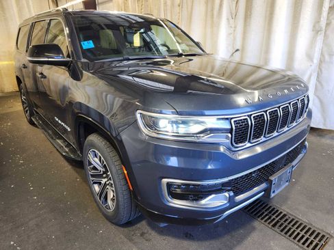 Used 2023 Jeep Wagoneer L Series II RWD image 4