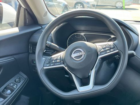 Used 2025 Nissan Sentra SV image 27