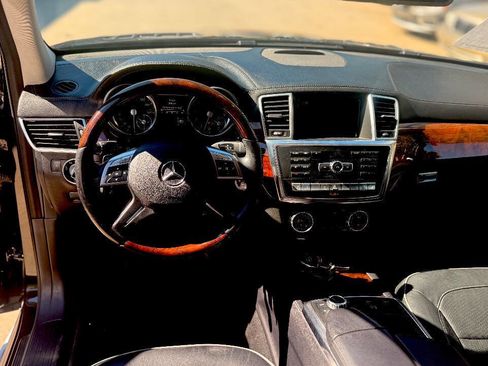 Used 2014 Mercedes-Benz GL 550 4MATIC image 35