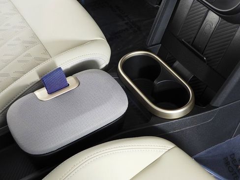 Certified 2025 MINI Cooper 4-Door Hardtop image 15