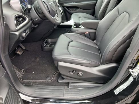 New 2026 Chrysler Voyager LX image 12