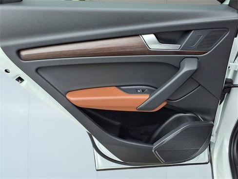 Used 2024 Audi Q5 2.0T Premium w/ Convenience Package image 6