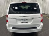 Used 2015 Chrysler Town & Country Touring image 4