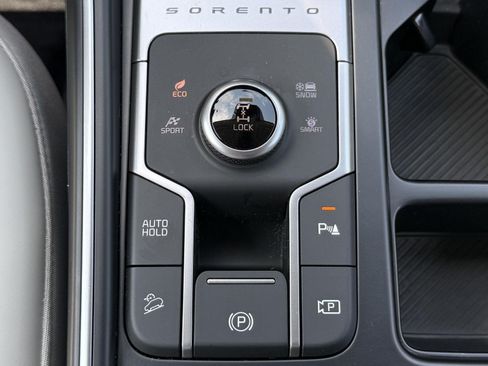 Used 2025 Kia Sorento EX AWD/4WD image 45