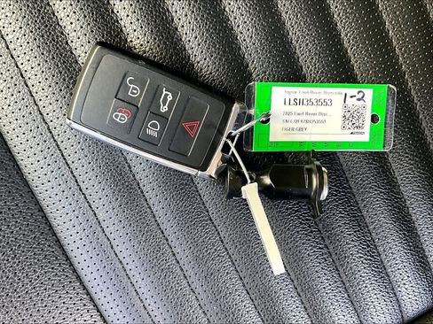 Used 2025 Land Rover Discovery Sport S image 11