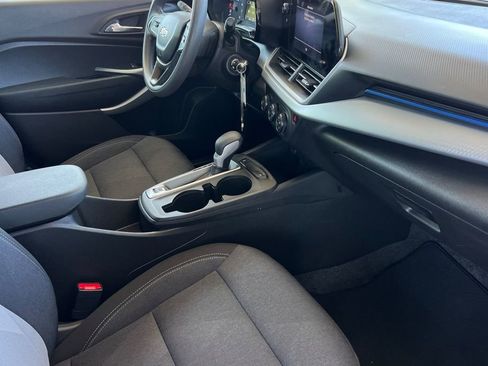 Used 2025 Chevrolet Trax LS FWD image 23