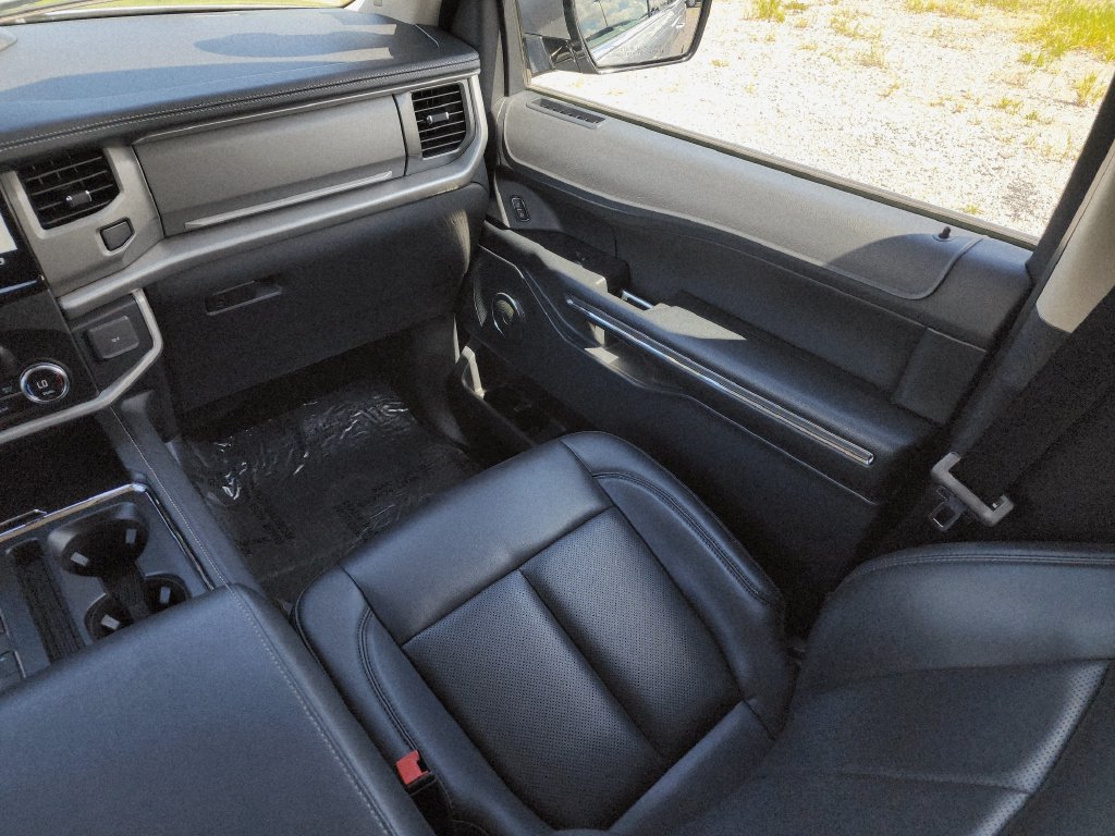 Used 2023 Ford Expedition XLT AWD/4WD image 20