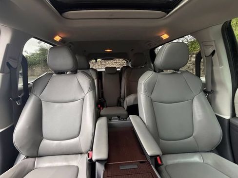 Used 2022 Toyota Sienna XLE FWD image 26