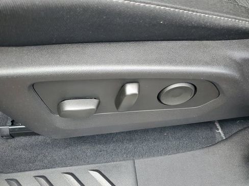 Used 2024 Chevrolet Colorado LT w/ LT Convenience Package II RWD image 7