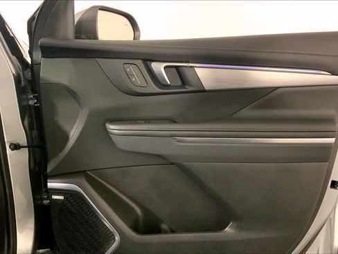 Used 2025 Buick Enclave Preferred image 26