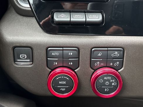 Used 2025 Chevrolet Silverado 1500 LTZ AWD/4WD image 33