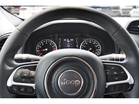 Used 2023 Jeep Renegade Latitude AWD/4WD image 15