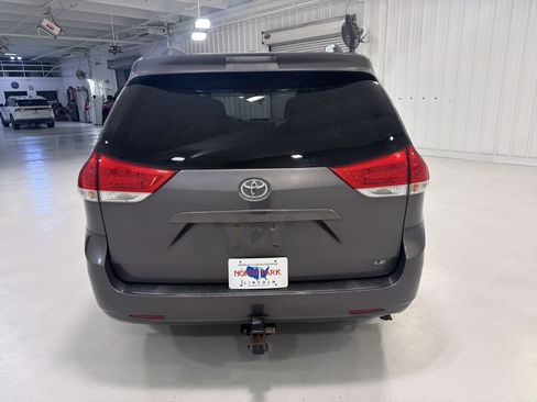 Used 2012 Toyota Sienna LE FWD image 4