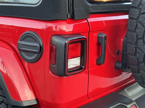 Used 2023 Jeep Wrangler Sahara image 7