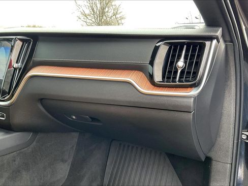 Used 2020 Volvo V60 T5 Cross Country w/ Protection Package Premier image 15