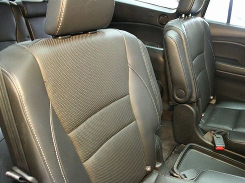 Used 2019 Honda Pilot Touring image 14